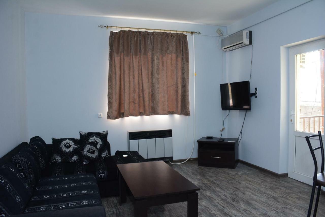 Holiday Home On Aygestan 11 Yerevan Bagian luar foto