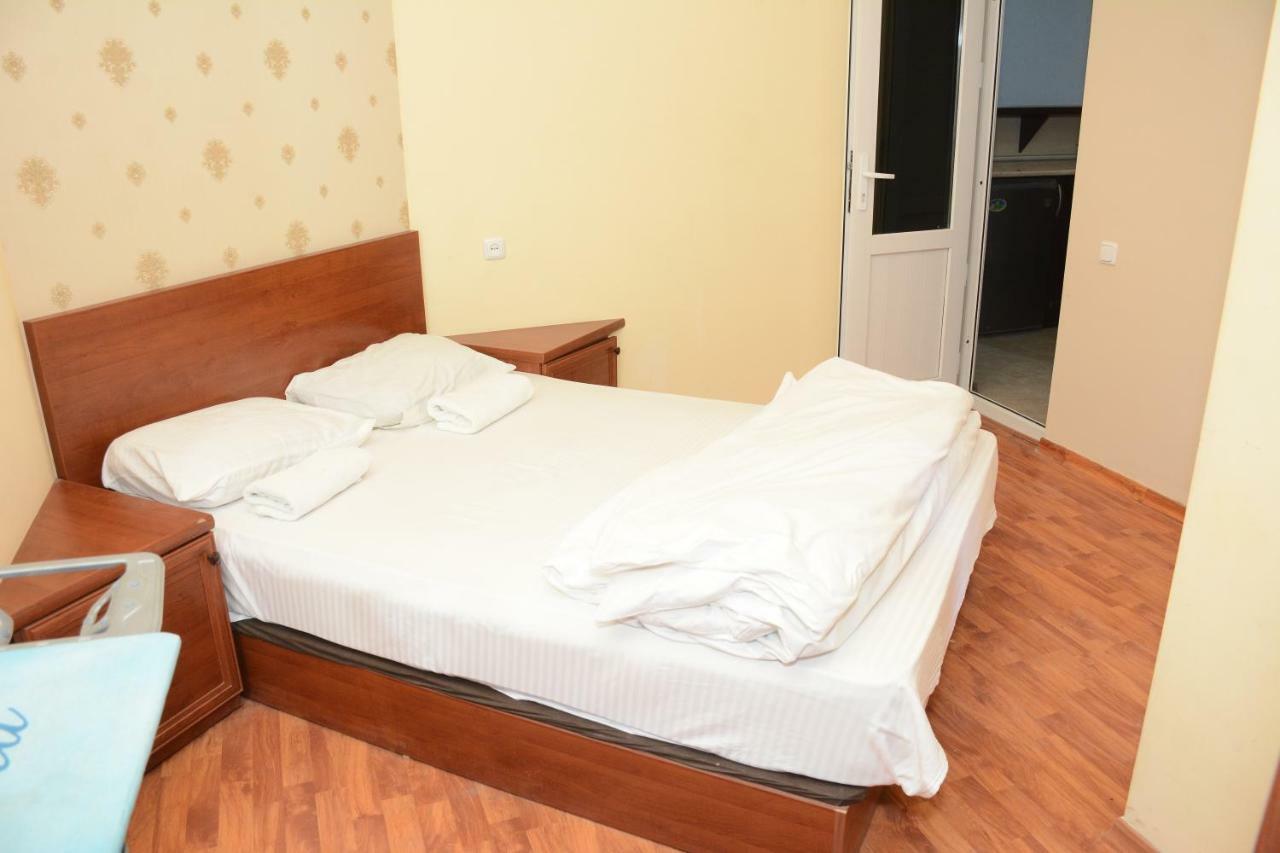 Holiday Home On Aygestan 11 Yerevan Bagian luar foto