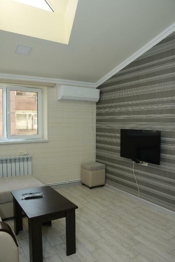 Holiday Home On Aygestan 11 Yerevan Bagian luar foto