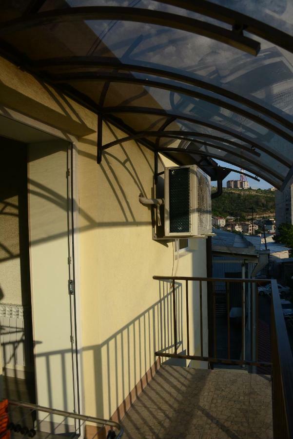 Holiday Home On Aygestan 11 Yerevan Bagian luar foto