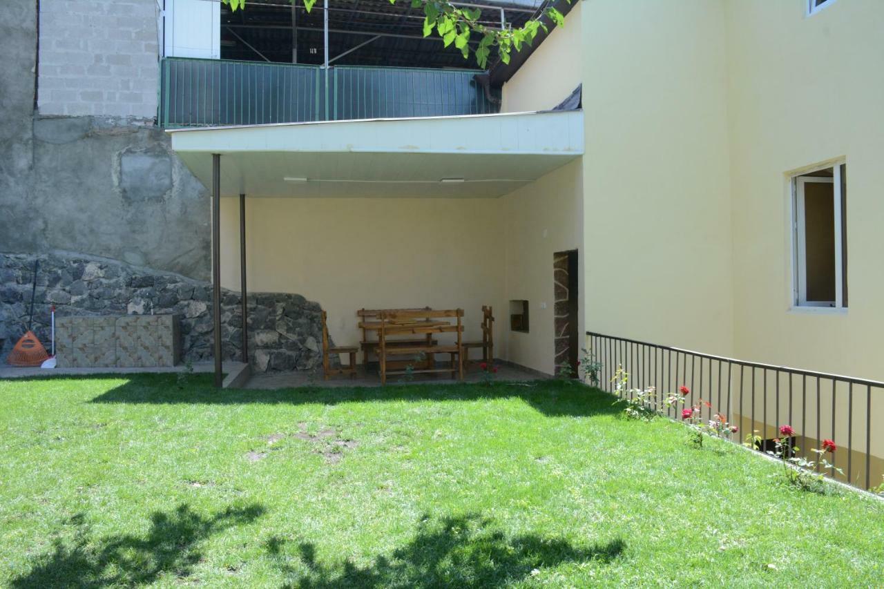 Holiday Home On Aygestan 11 Yerevan Bagian luar foto